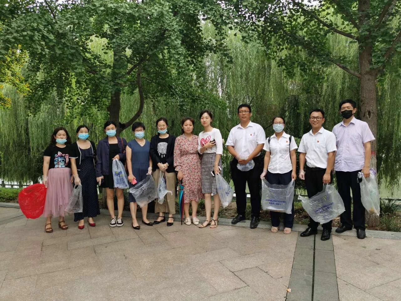 “拾垃圾 美環(huán)境 凈人心”｜德泓黨支部開展“黨員活動日”活動