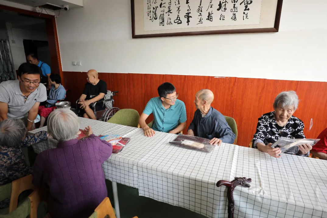 濃濃關(guān)懷暖人心｜德泓咨詢慰問金水區(qū)中心敬老院