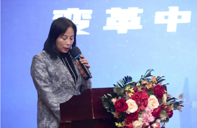 德泓咨詢走進中國養(yǎng)老產(chǎn)業(yè)企業(yè)家中原高峰論壇