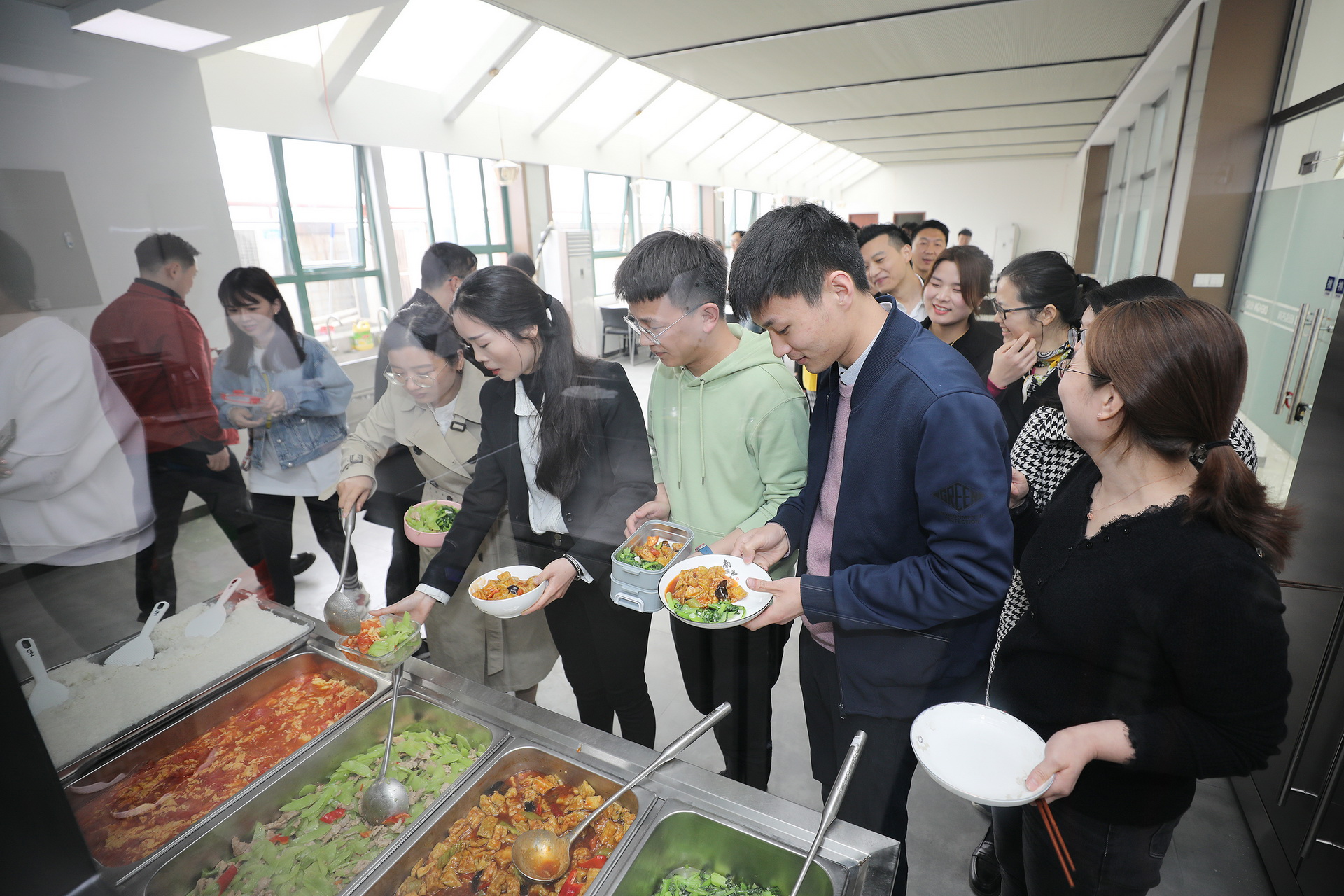 德泓咨詢員工餐廳正式投入使用