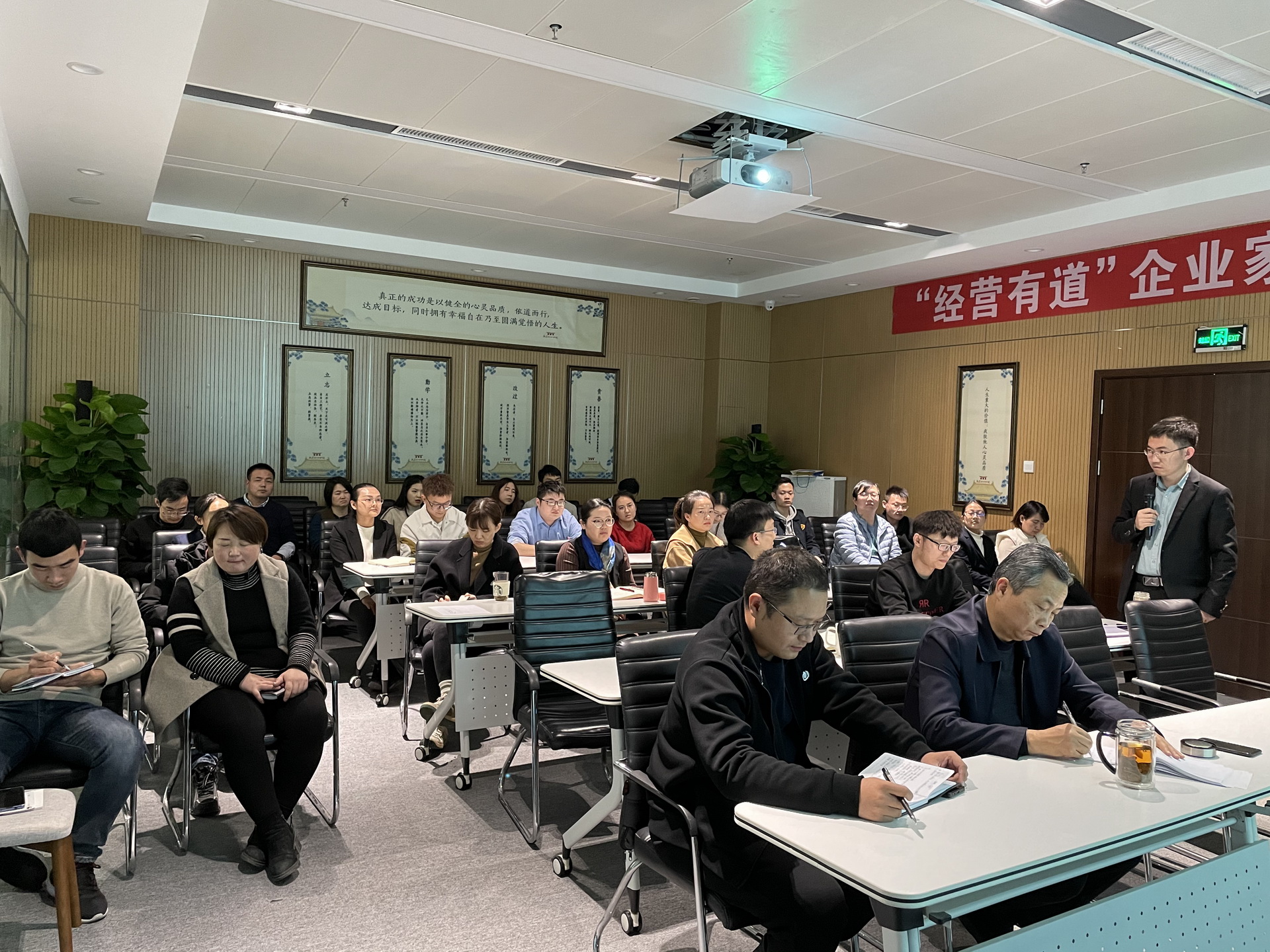 公司要聞 | 德泓咨詢召開第三季度咨詢成果質(zhì)量分析會
