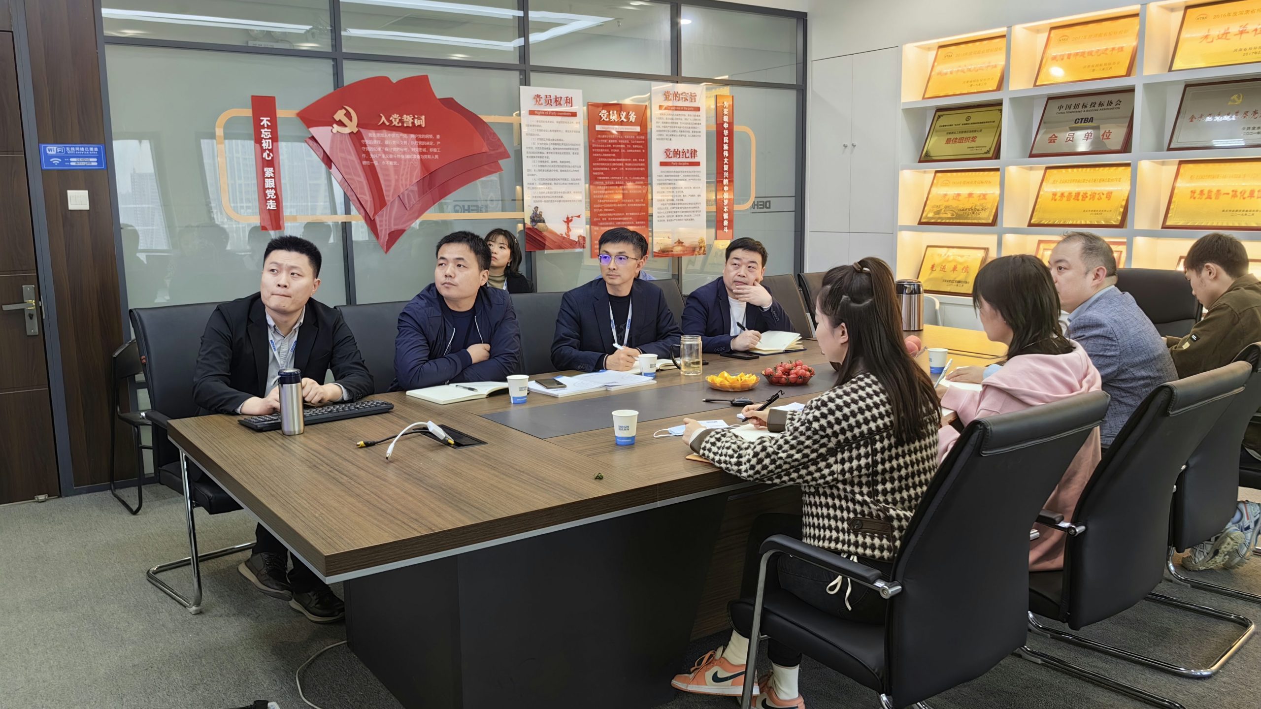 座談交流｜歡迎河南省建筑設(shè)計研究院綜合設(shè)計分院羅宏華院長蒞臨德泓考察交流